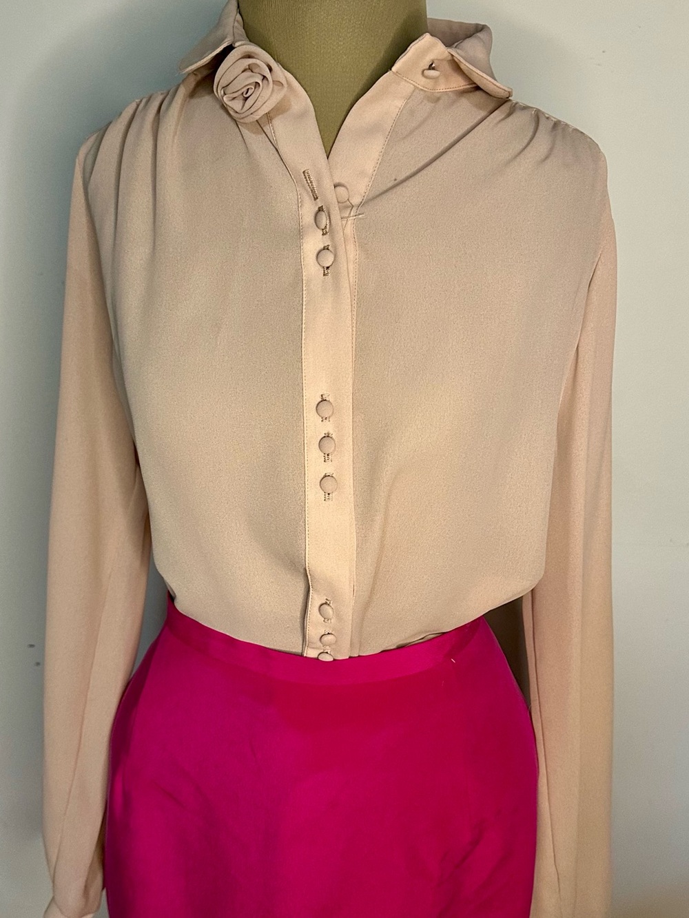 Alice Stuart Vintage Elegant Cream Tan Blush Blouse Rosette Collar Detail